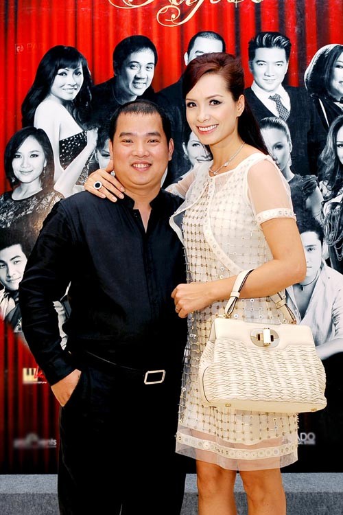 Dù bận rộn nhưng cựu người mẫu Thúy Hạnh vẫn luôn dành thời gian giúp đỡ công việc của chồng. Sắp tới cô sẽ cùng chồng mình tổ chức liveshow 'Đối thoại kí ức' để kỷ niệm 20 năm làm nghệ thuật của nhạc sĩ Minh Khang.